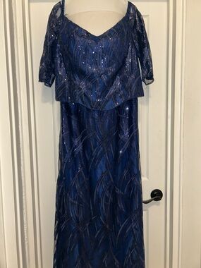 Elegant Navy Long Sleeve Sequin Evening Dress